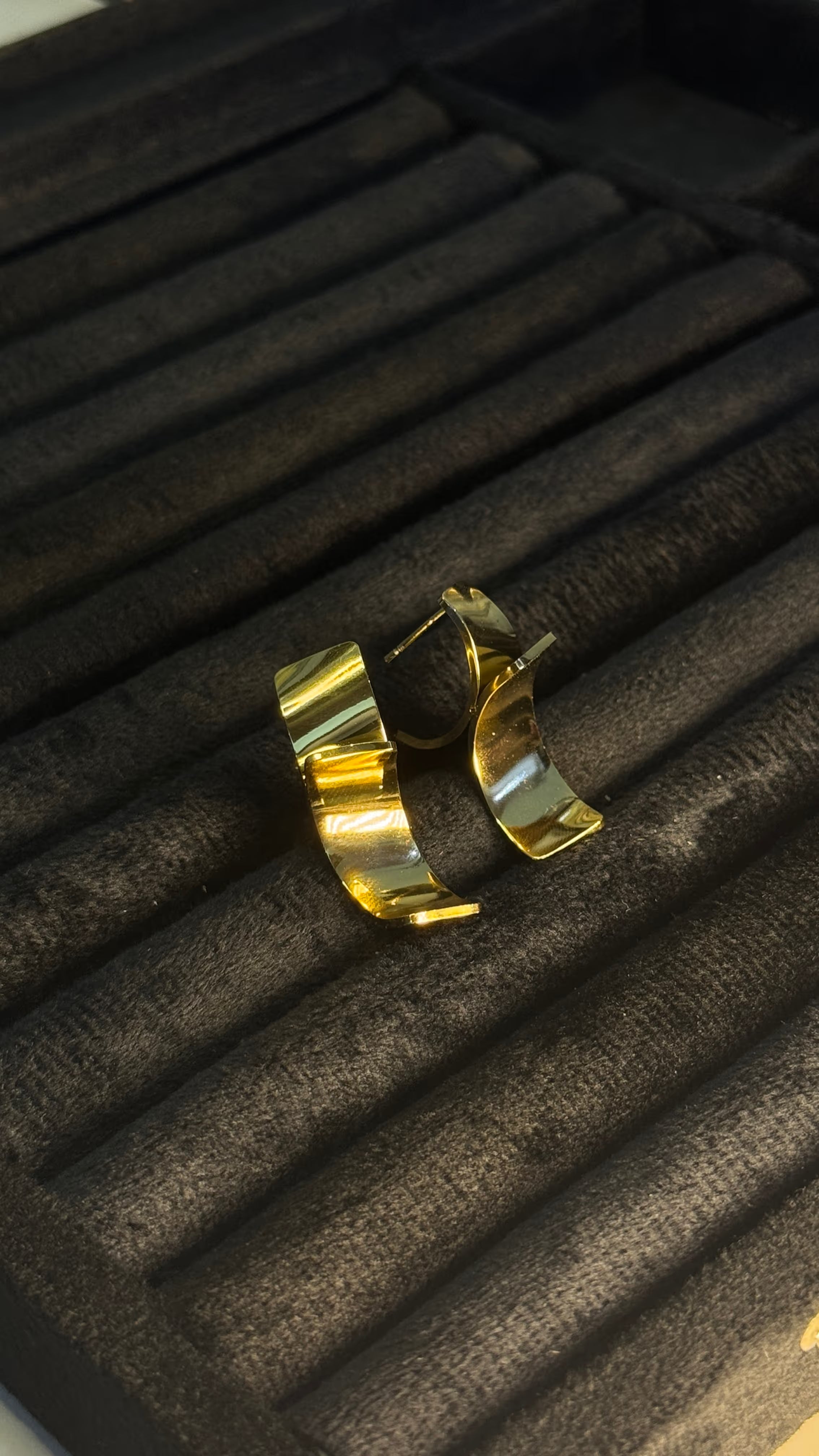 Gold Geometric Curved Stud Earrings - View 6 - Shop Aizel