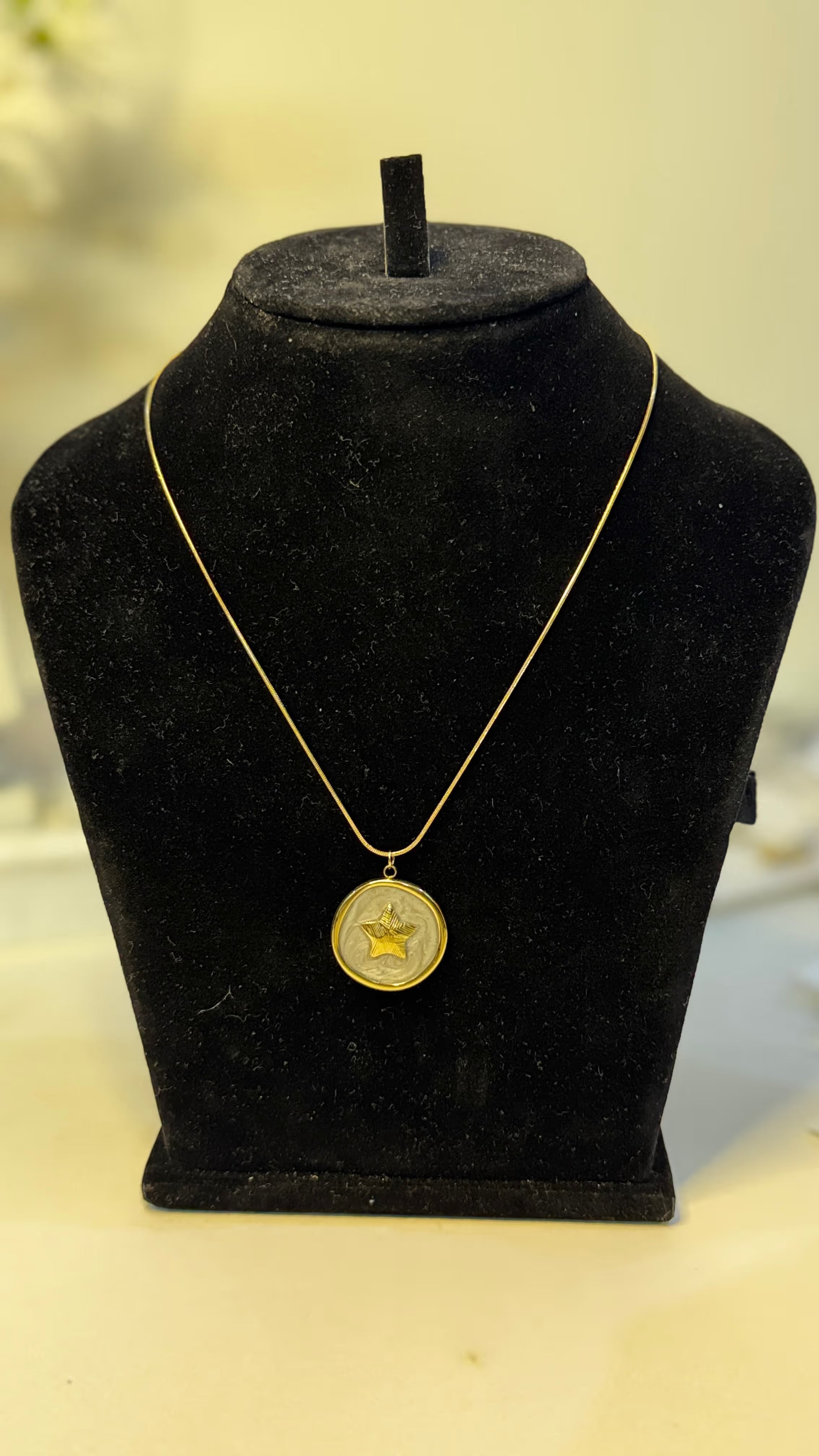 Gold Star Marble Disc Pendant Necklace - View 2 - Shop Aizel