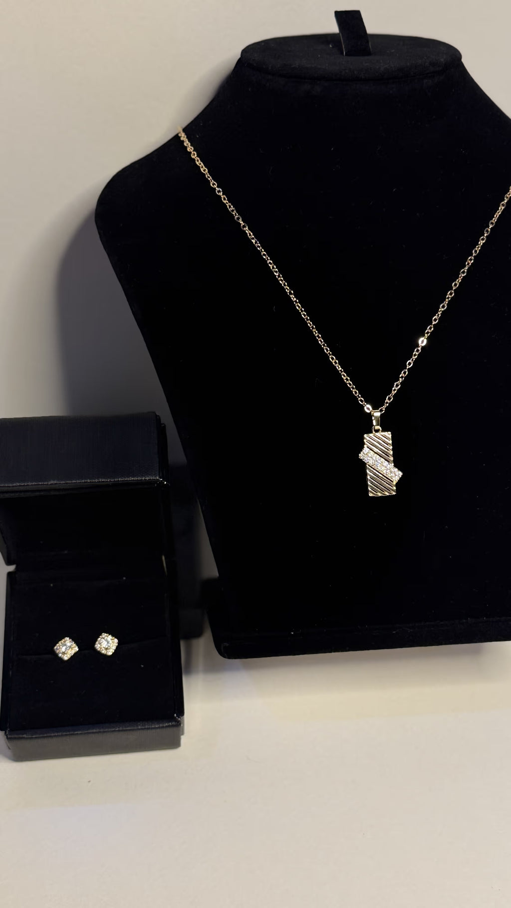 Exclusive Pendant Set (KD-6) - View 1 - Shop Aizel